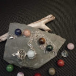 collier bola détail