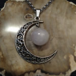 collier lune quartz rose Pendentif croissant de lune et quartz rose